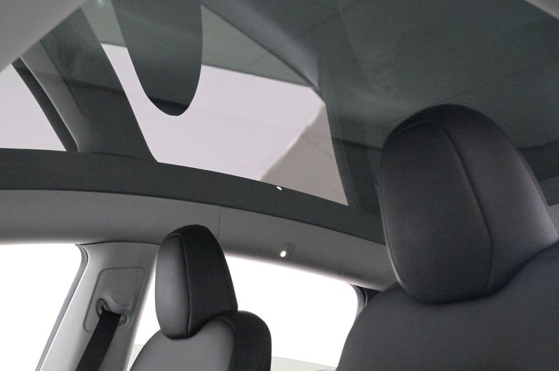 Tesla Model Y bild 20