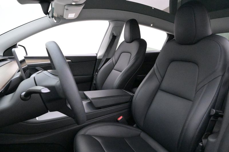 Tesla Model Y bild 9