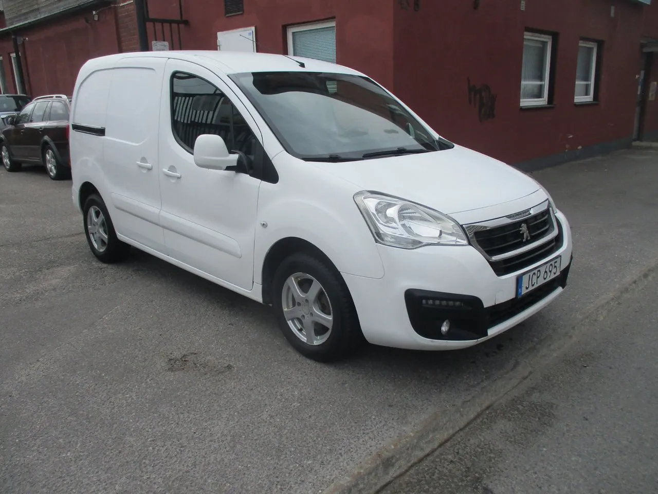 Vehicle image 1