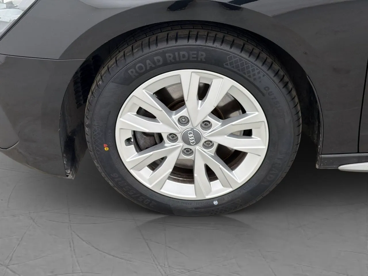 Vehicle image 25
