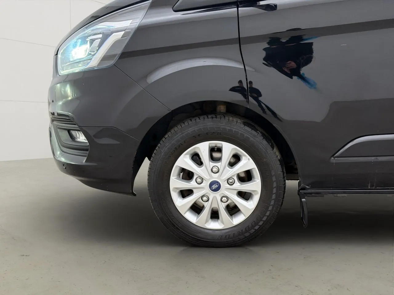 Vehicle image 30
