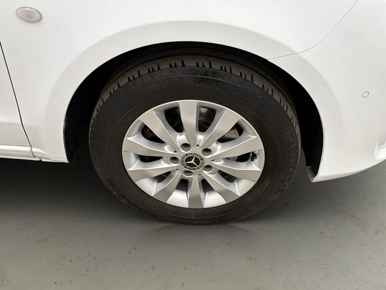 Vehicle image 32