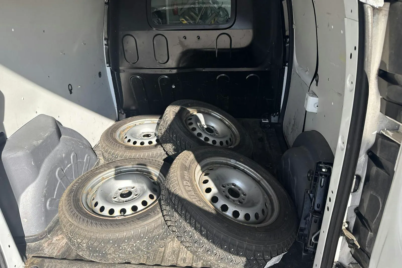 Vehicle image 14