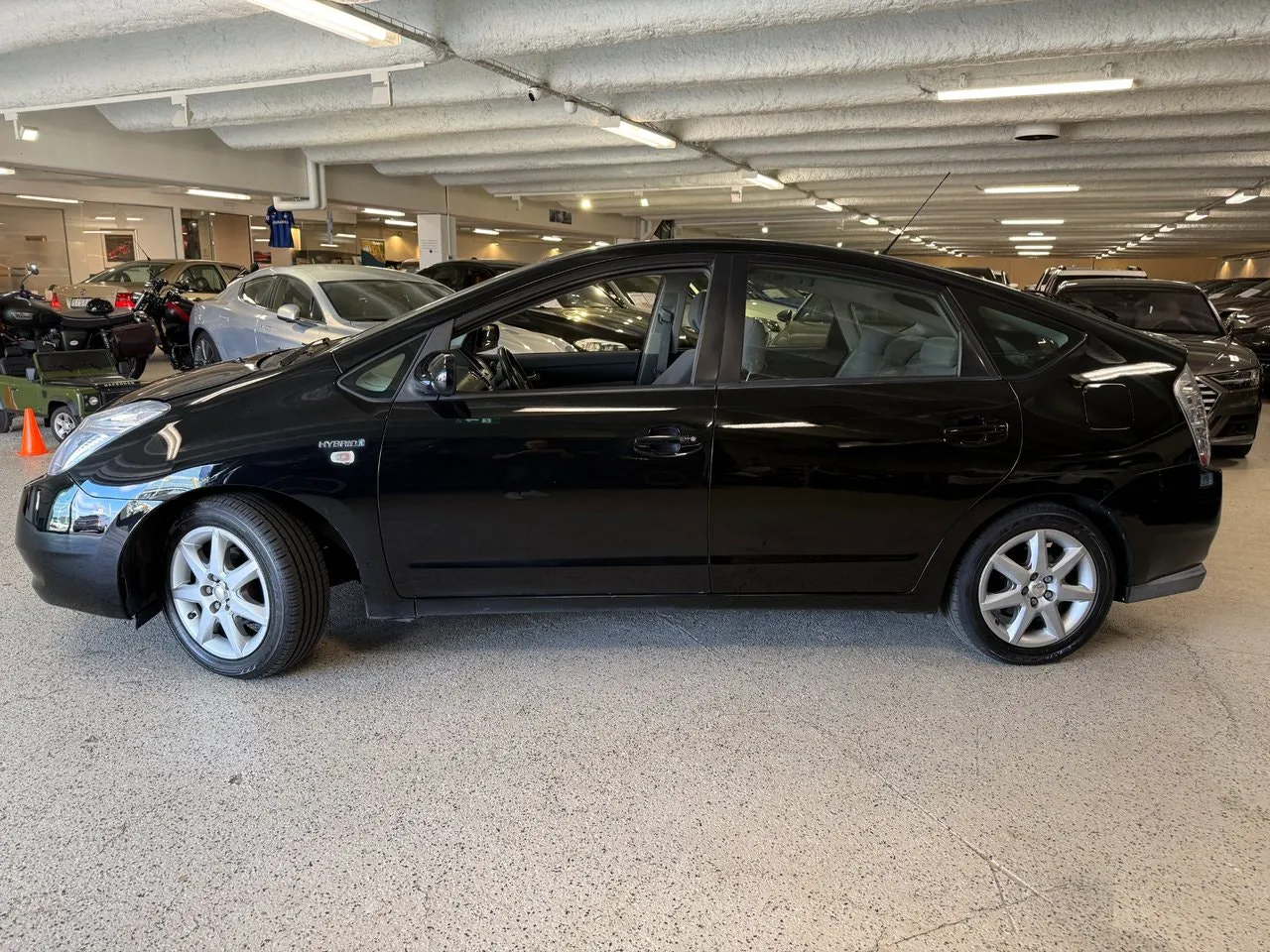 Vehicle image 4