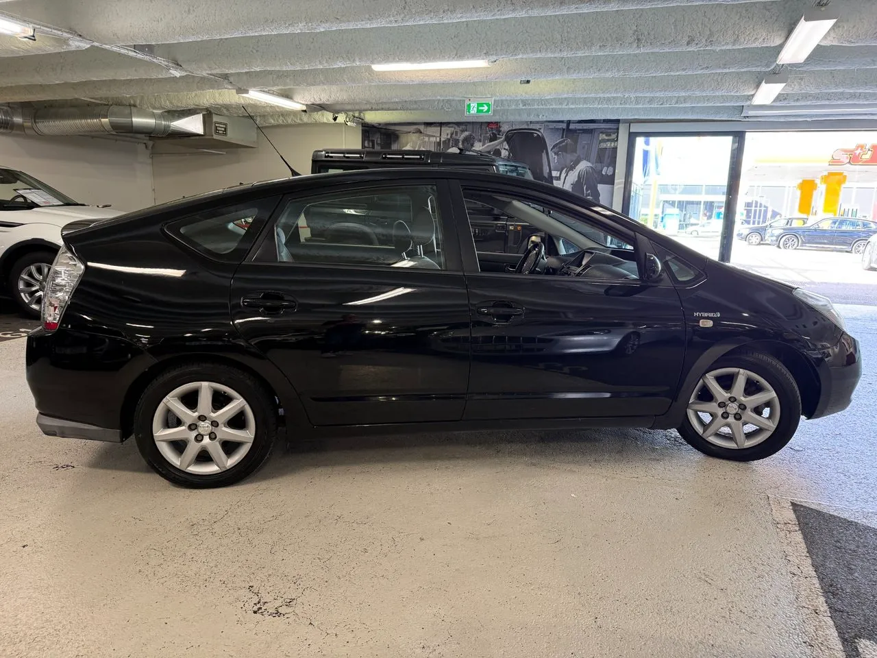Vehicle image 5