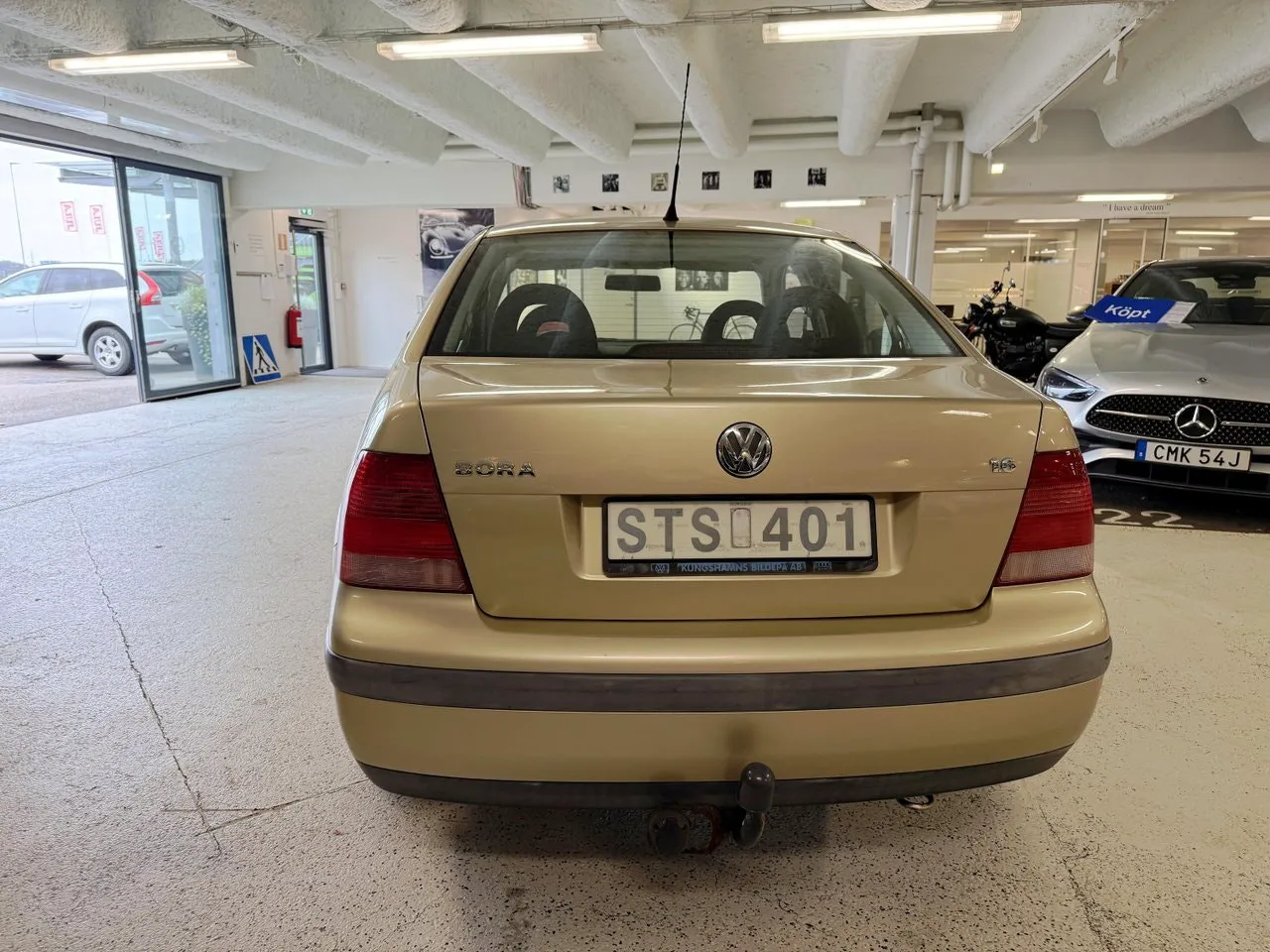 Vehicle image 7