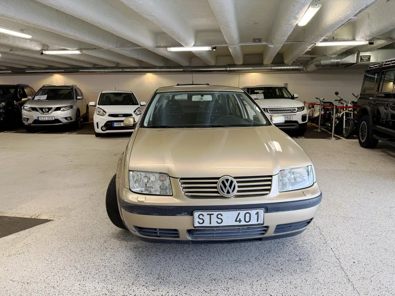 Vehicle image 6