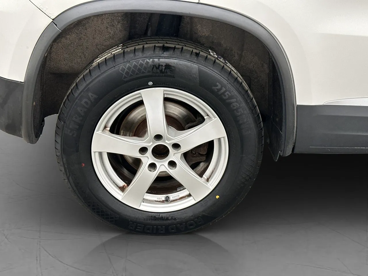 Vehicle image 25