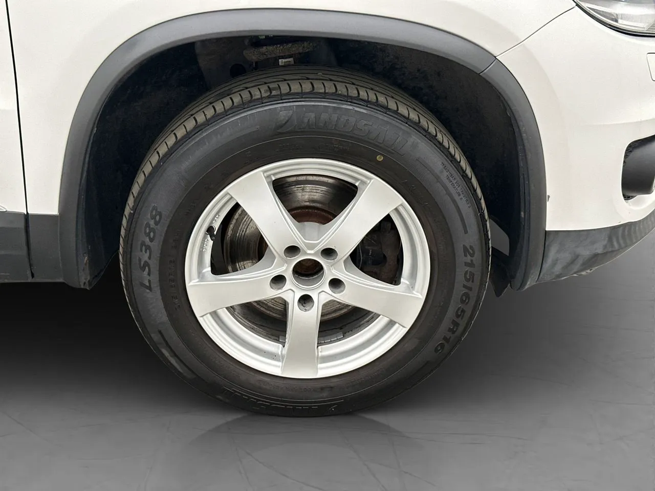 Vehicle image 26