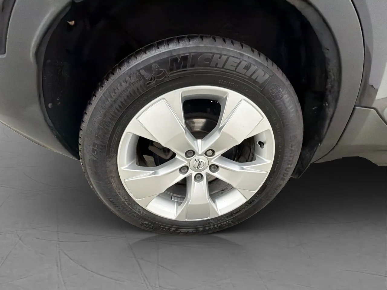 Vehicle image 32
