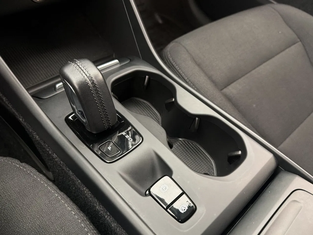 Vehicle image 27