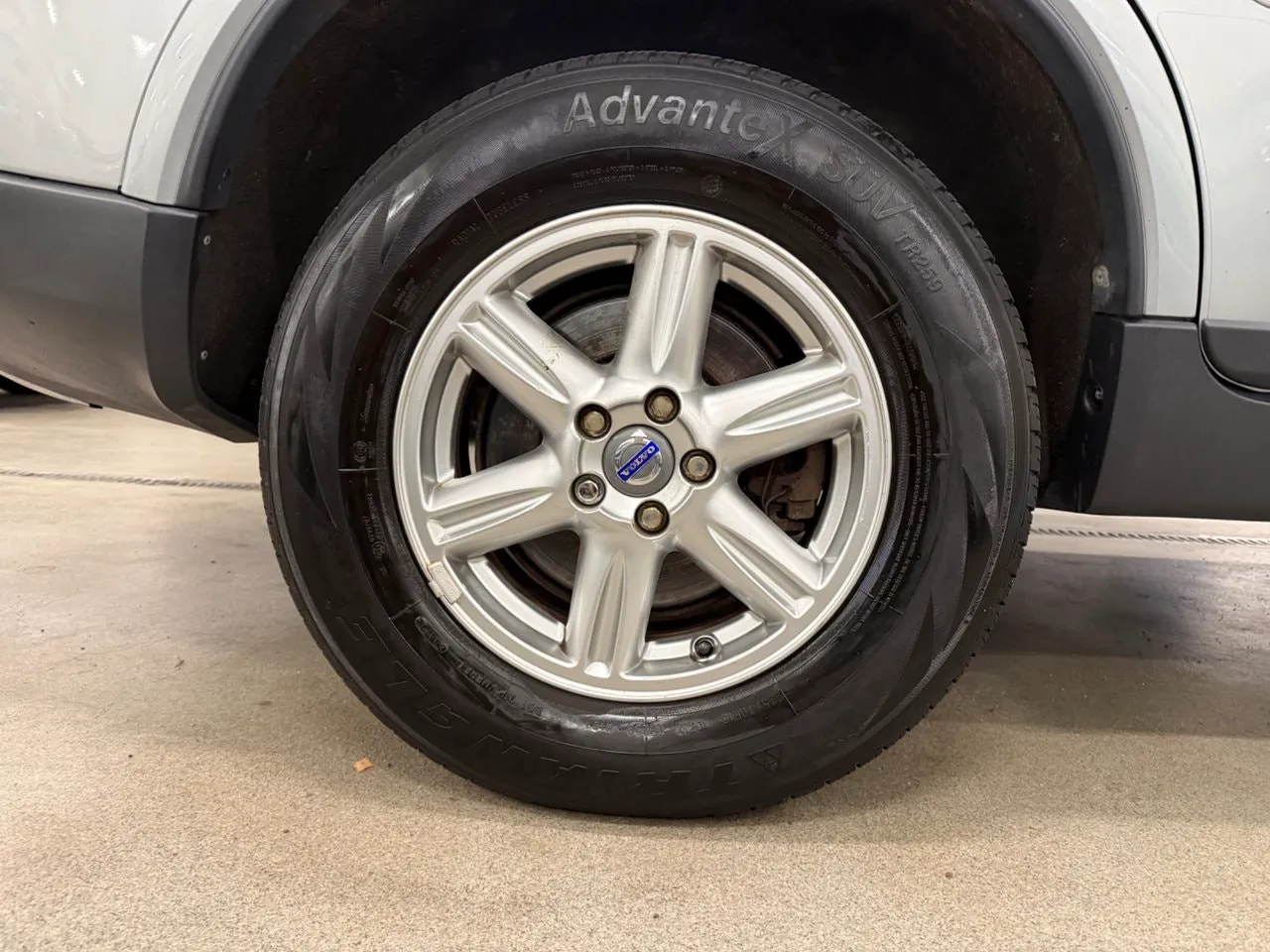 Vehicle image 10
