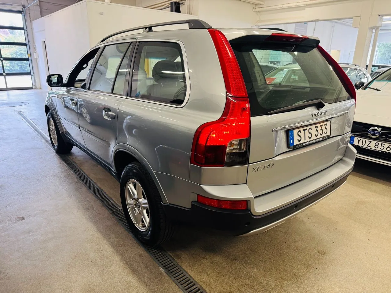 Vehicle image 15