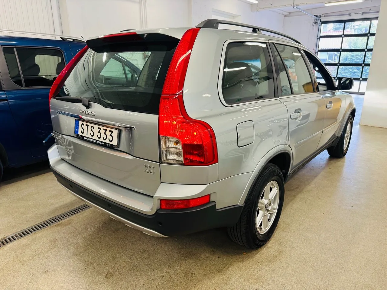 Vehicle image 14