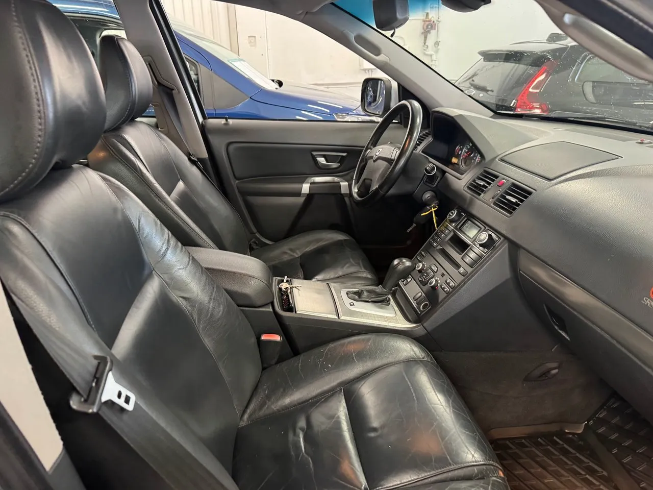 Vehicle image 16