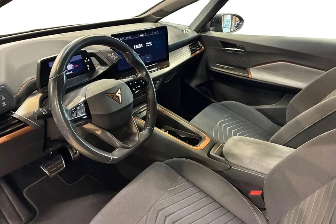 Vehicle image 8