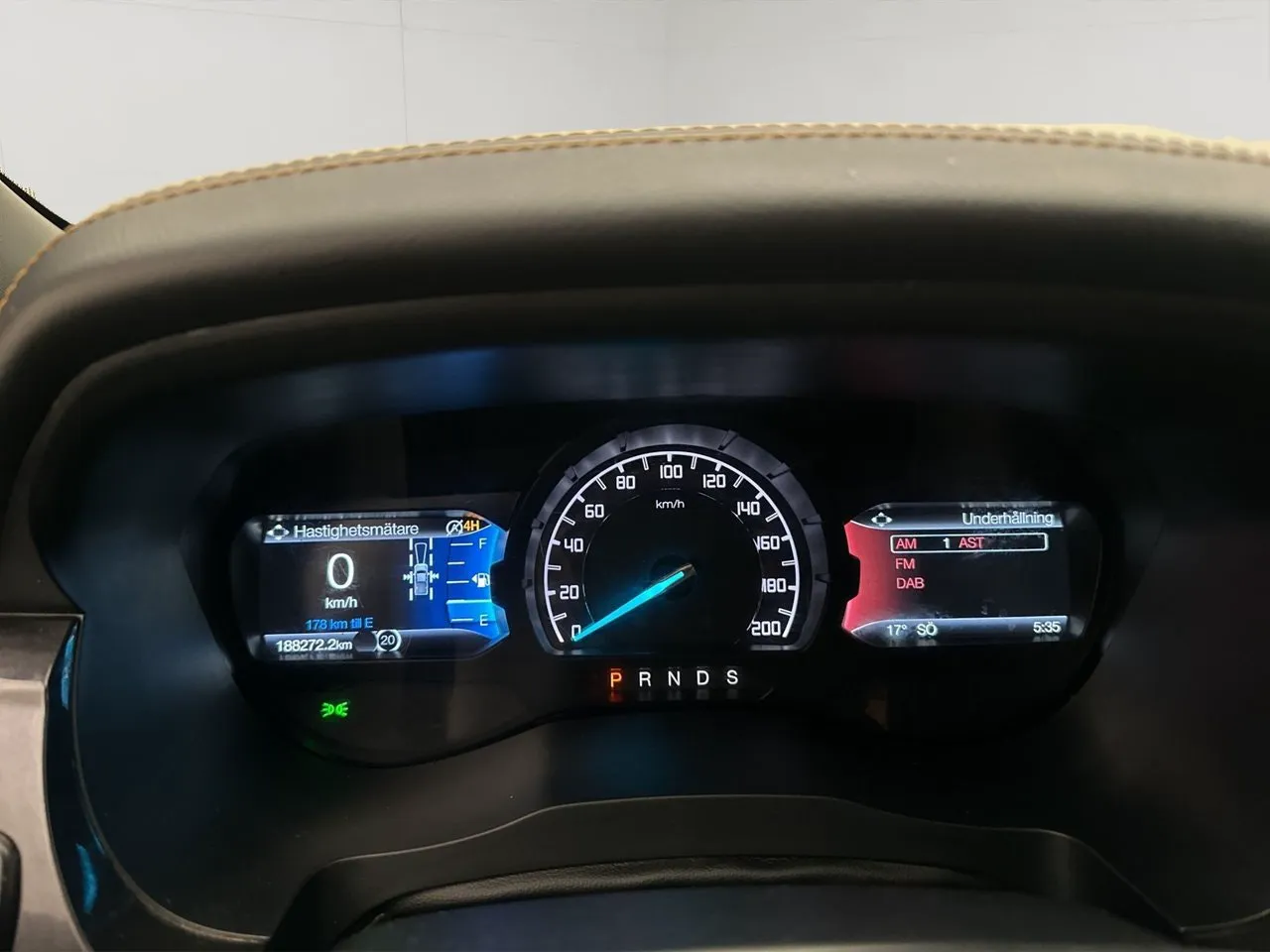 Vehicle image 18