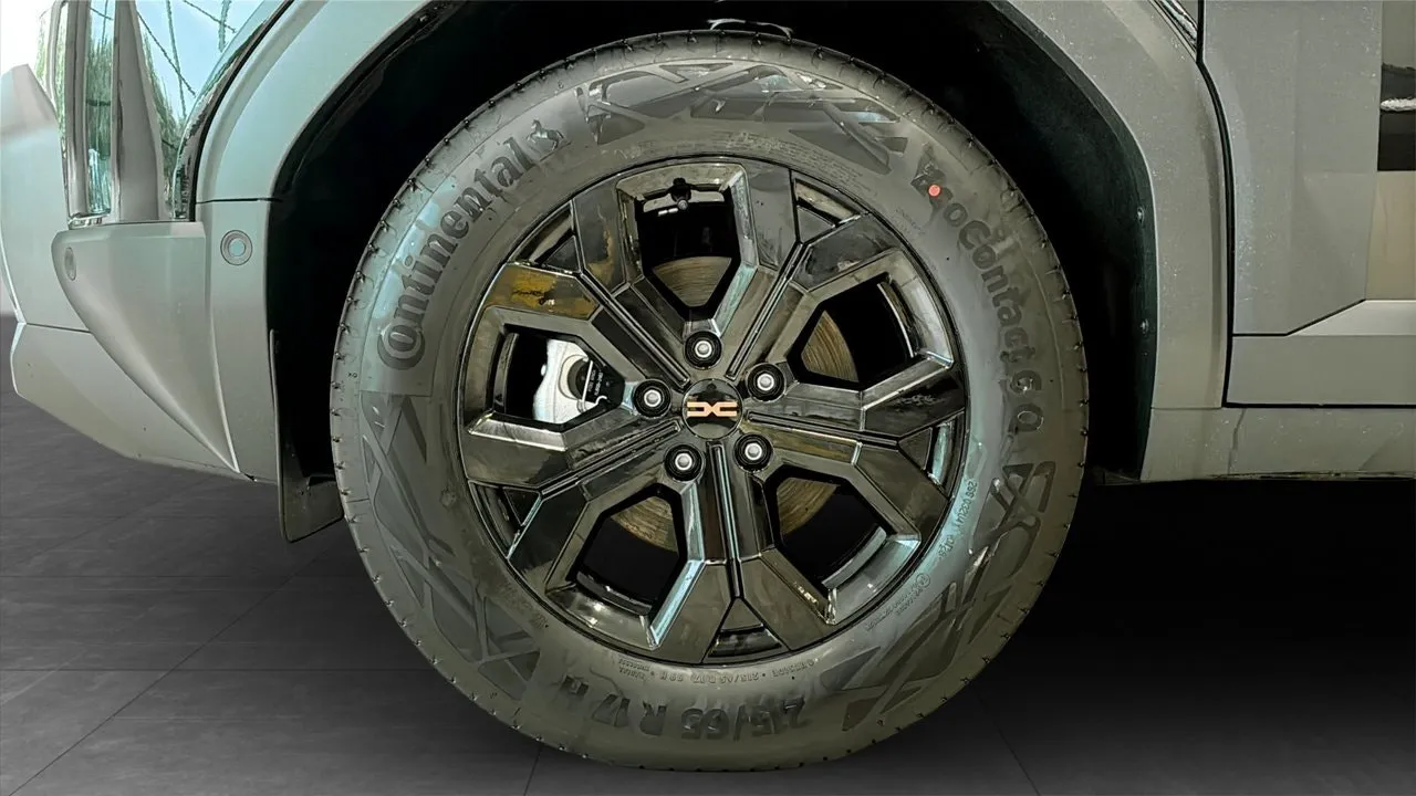 Vehicle image 8