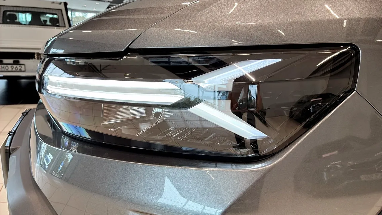 Vehicle image 20