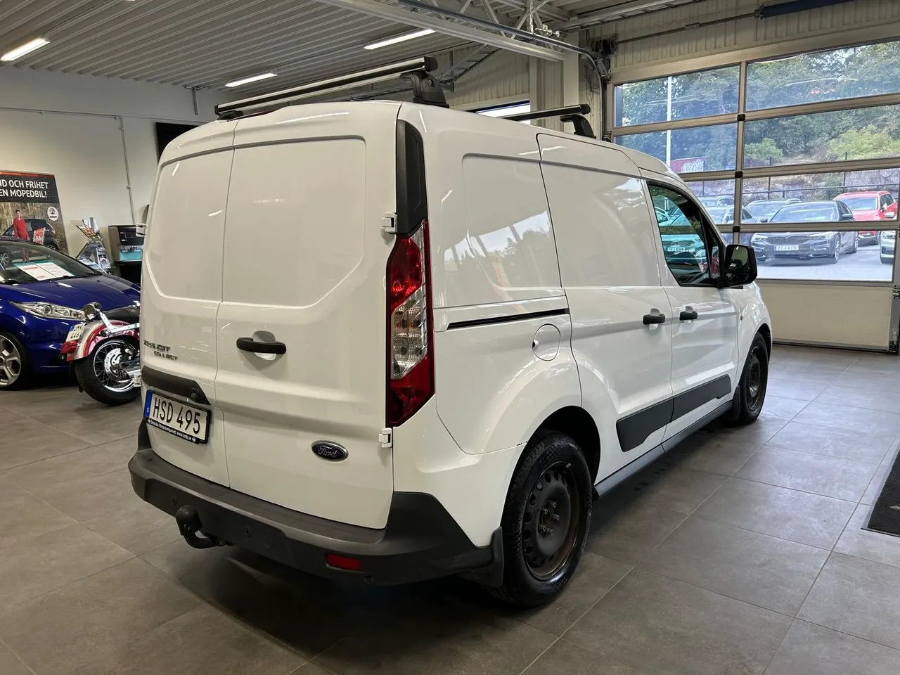 Vehicle image 6