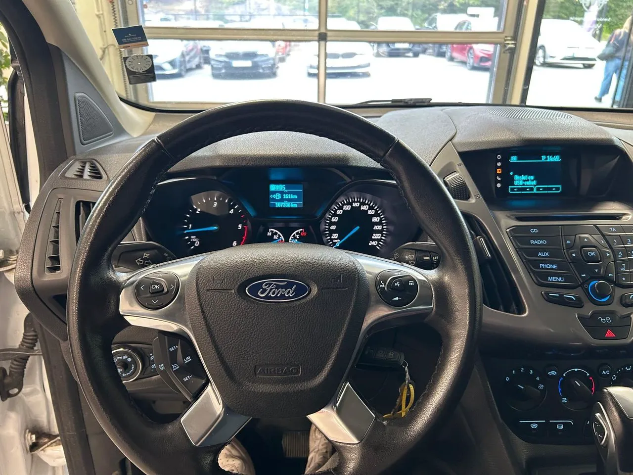 Vehicle image 14