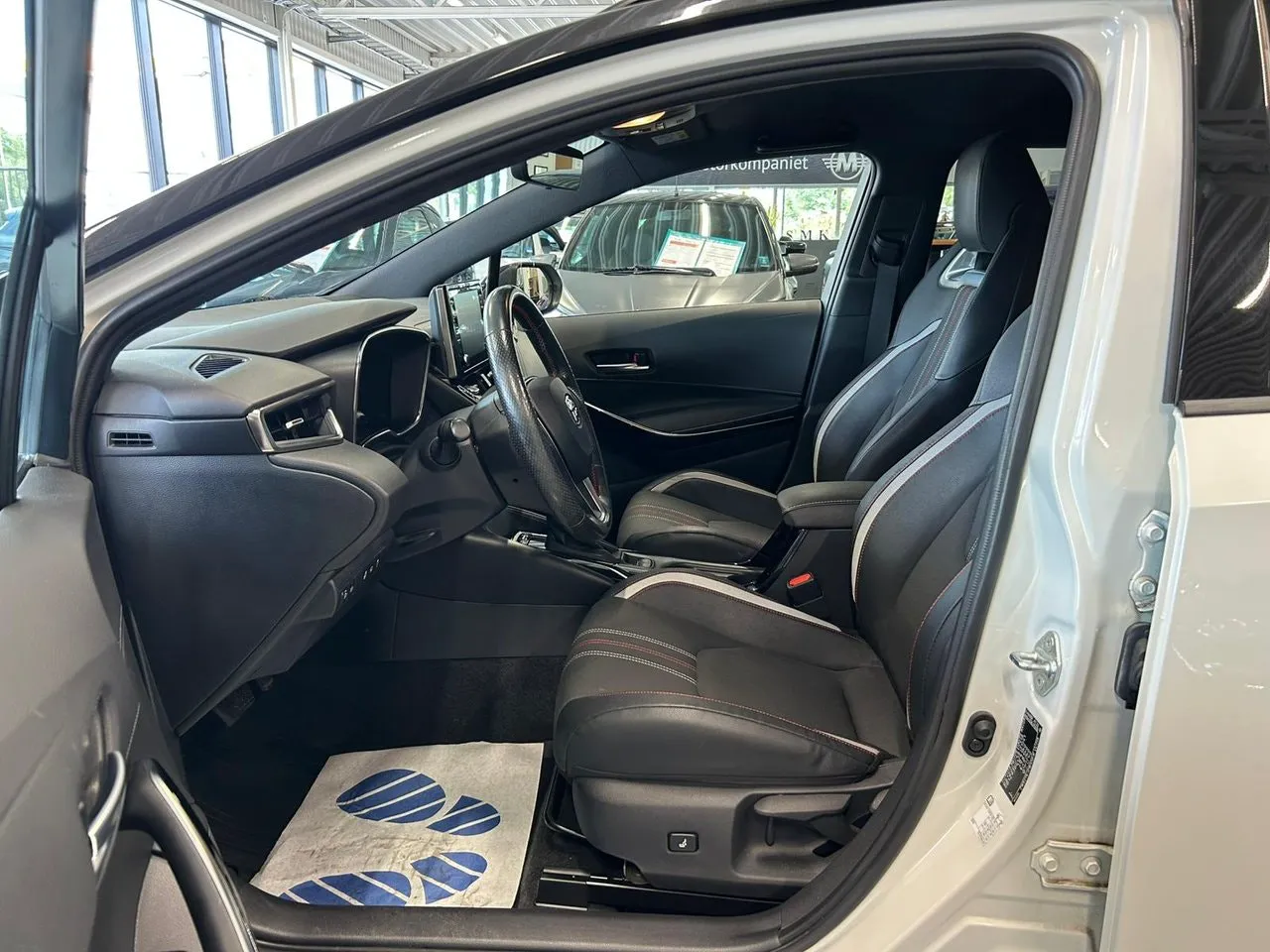 Vehicle image 9