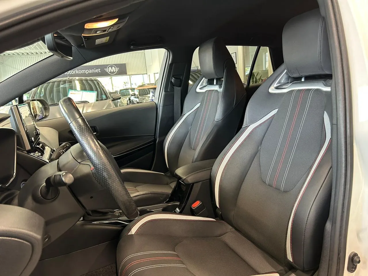 Vehicle image 13