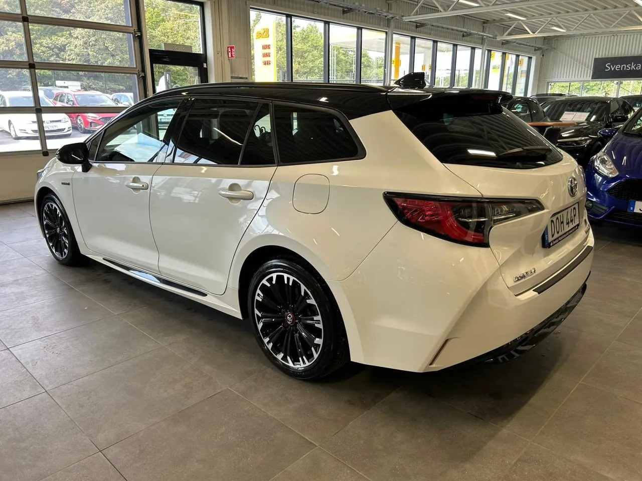 Vehicle image 4
