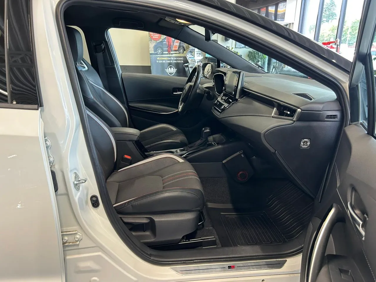 Vehicle image 12