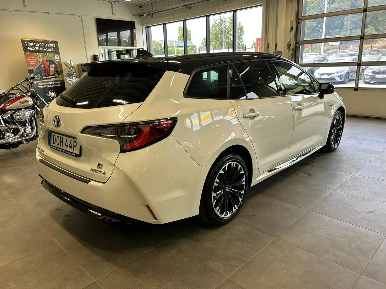 Vehicle image 8