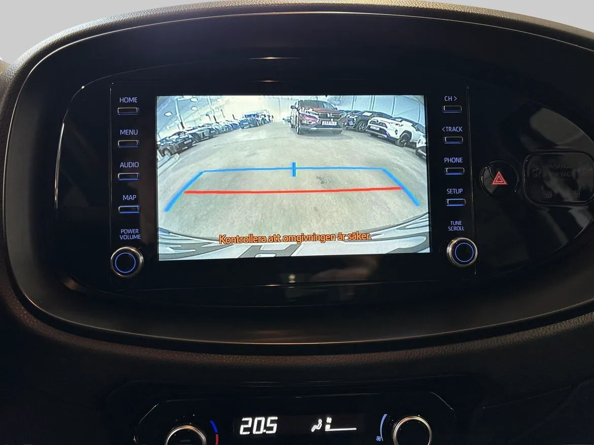 Vehicle image 15