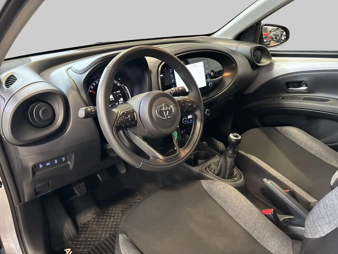 Vehicle image 13