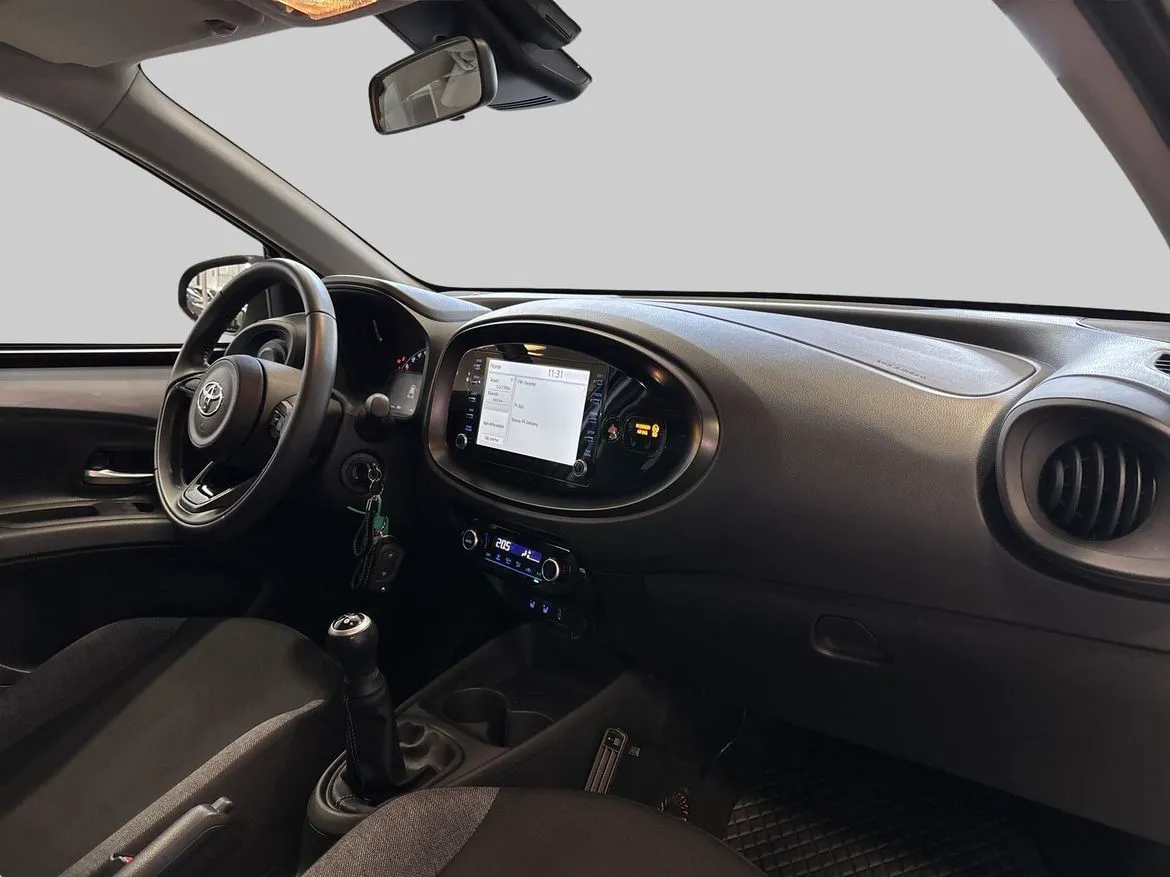 Vehicle image 9