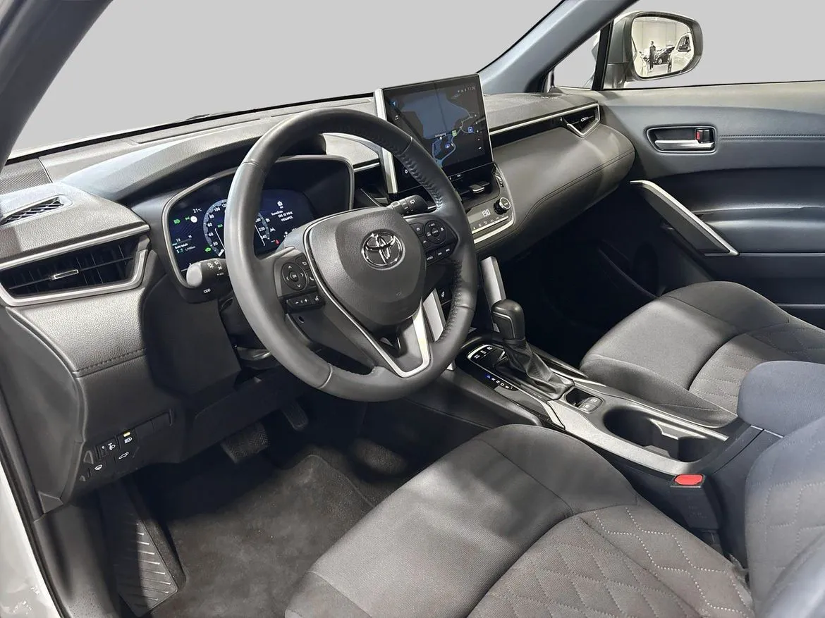 Vehicle image 13
