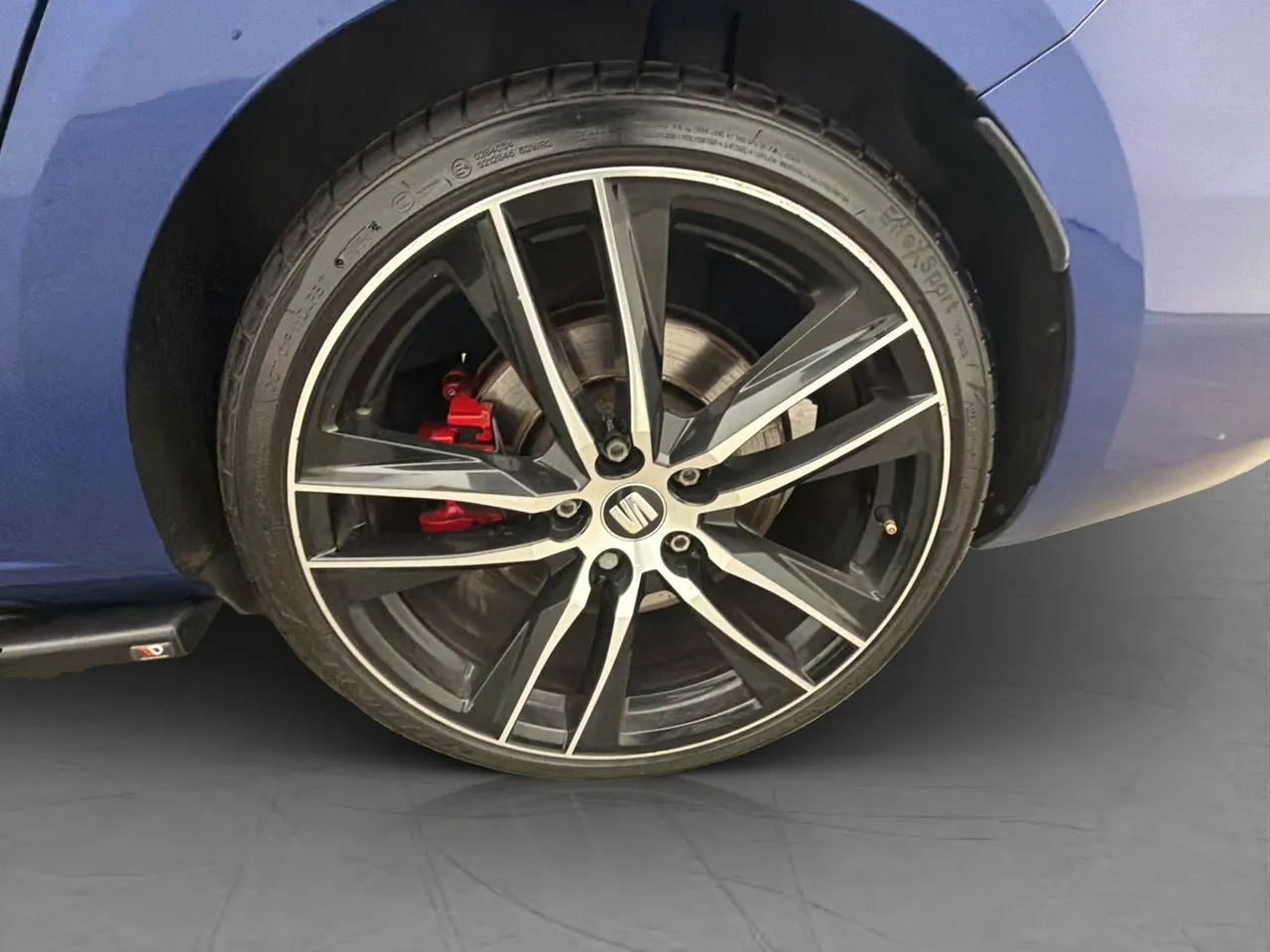 Vehicle image 30
