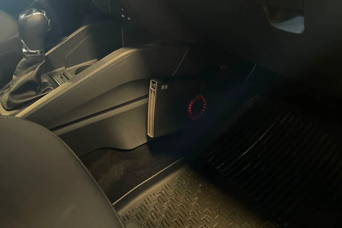 Vehicle image 17