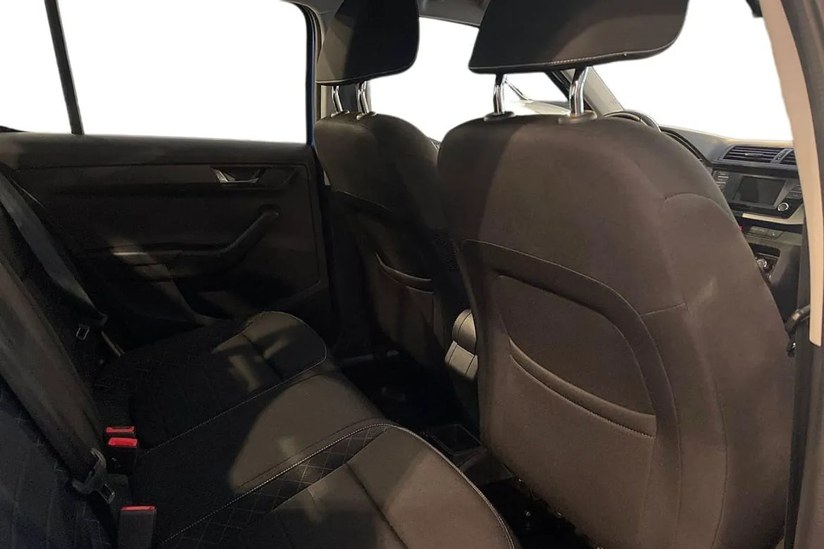 Vehicle image 18