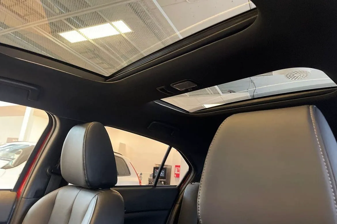 Vehicle image 18