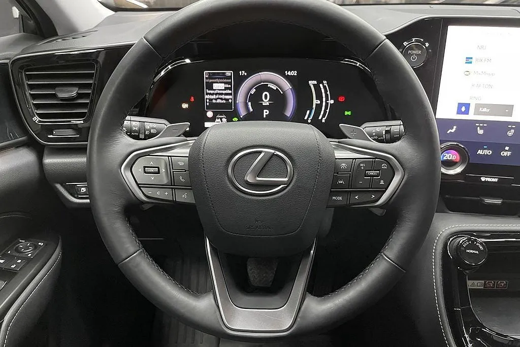 Vehicle image 14