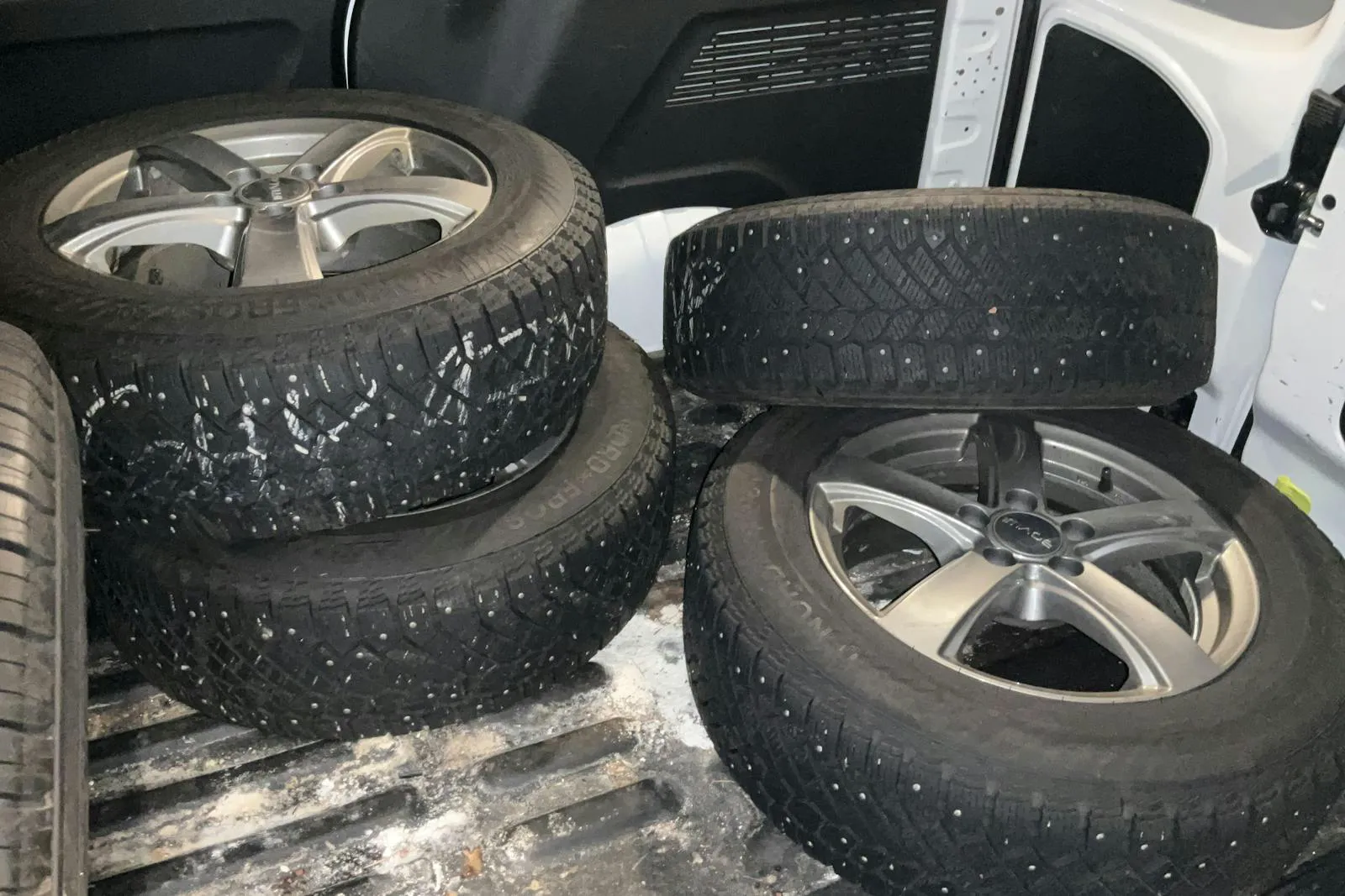 Vehicle image 14
