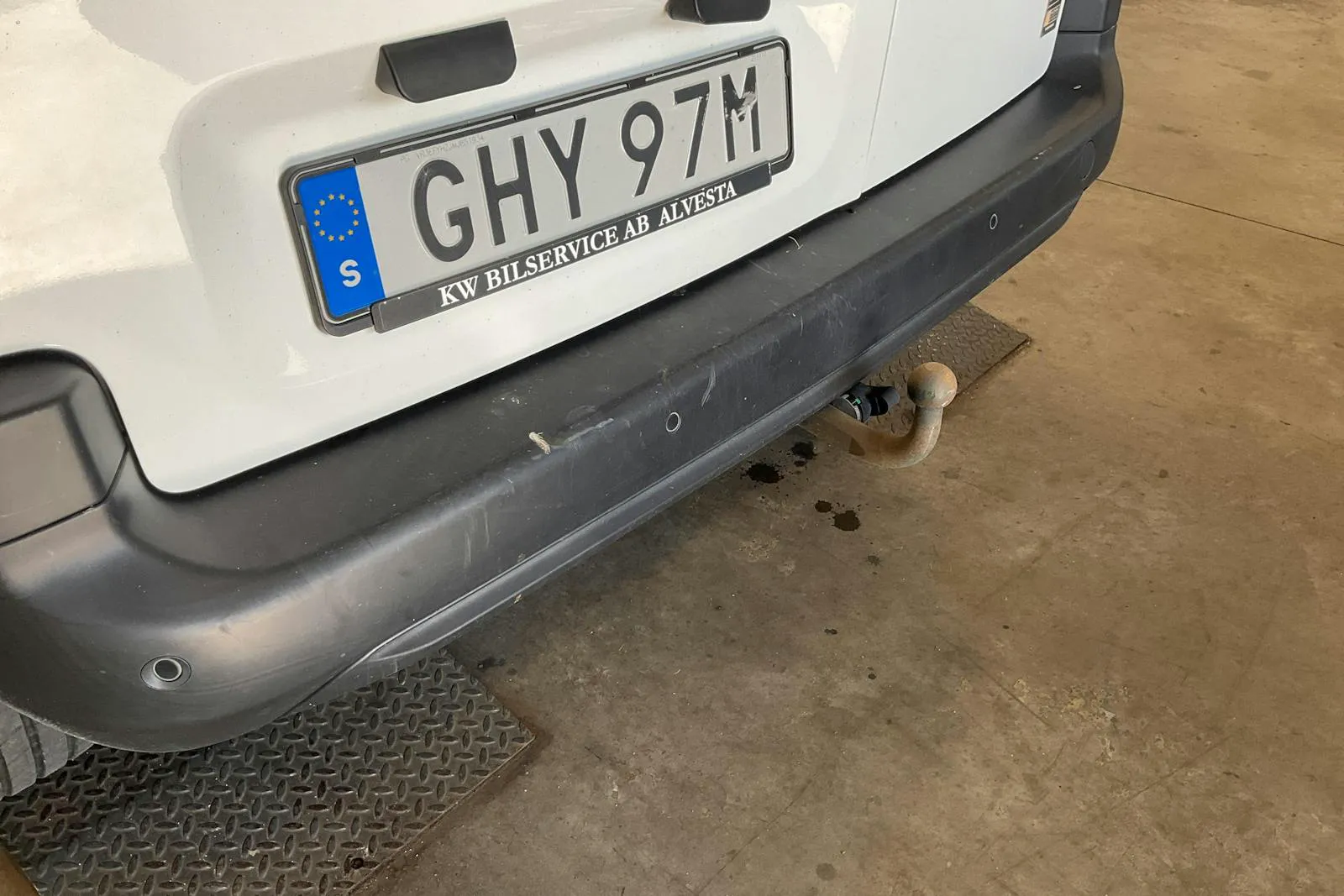 Vehicle image 13