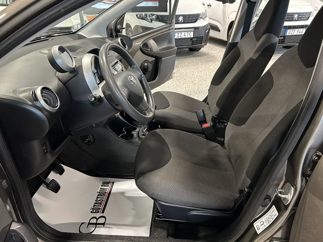 Vehicle image 11