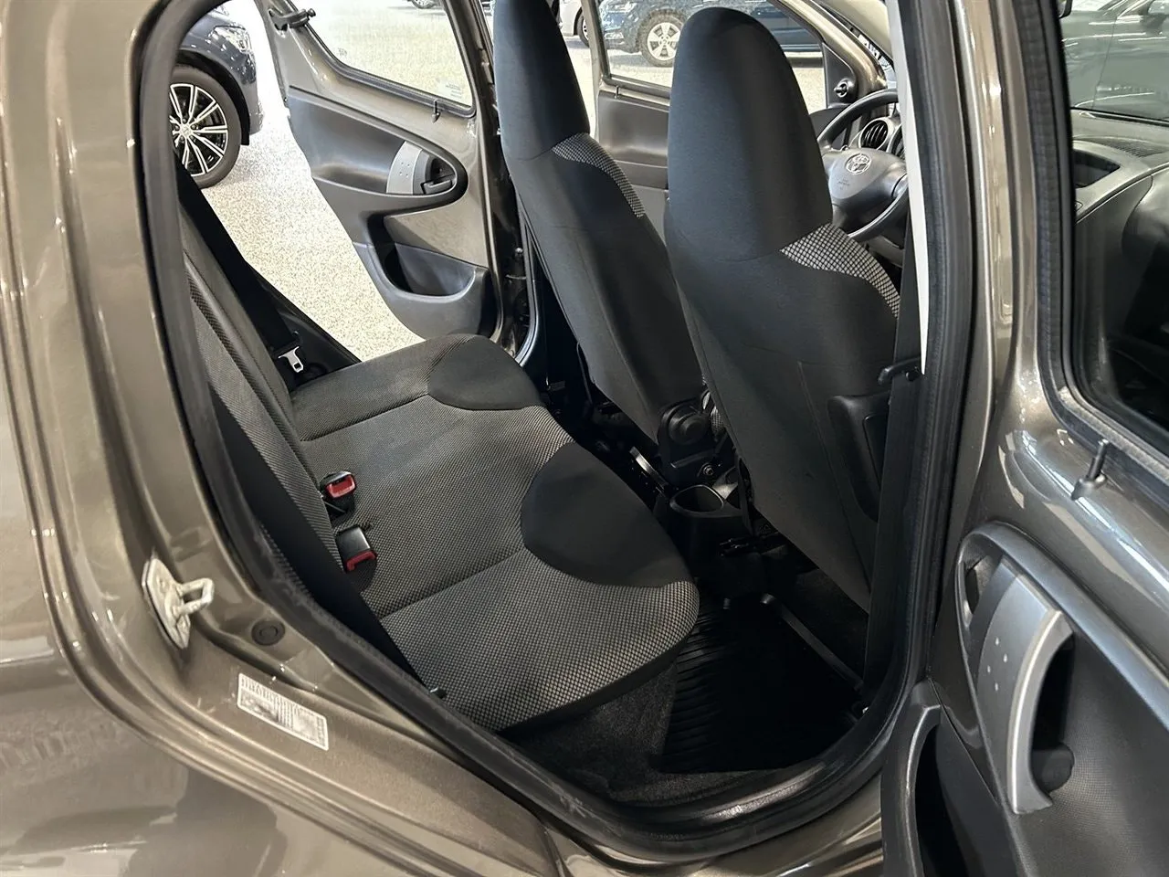 Vehicle image 16
