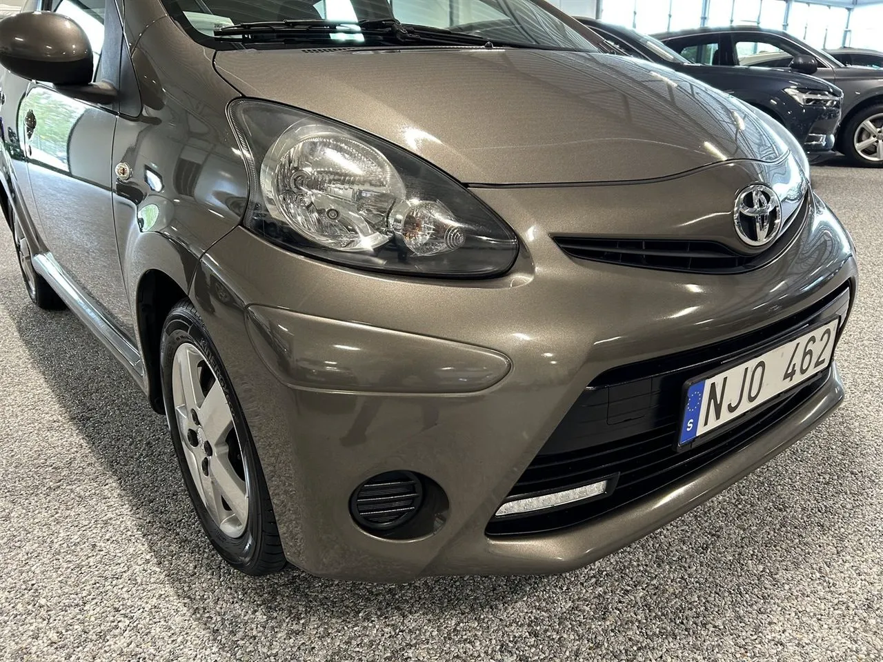 Vehicle image 5