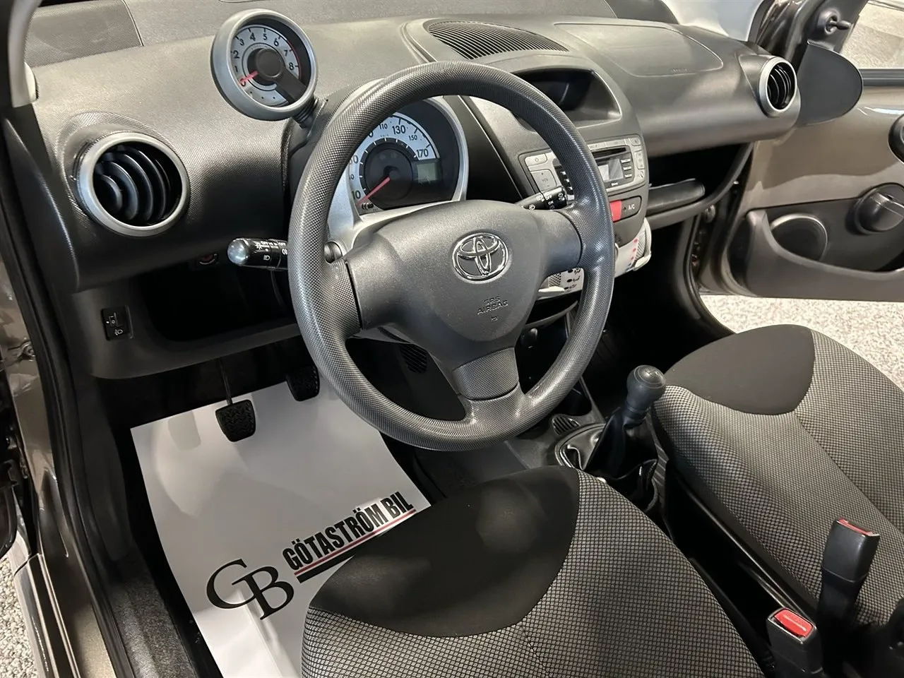 Vehicle image 12