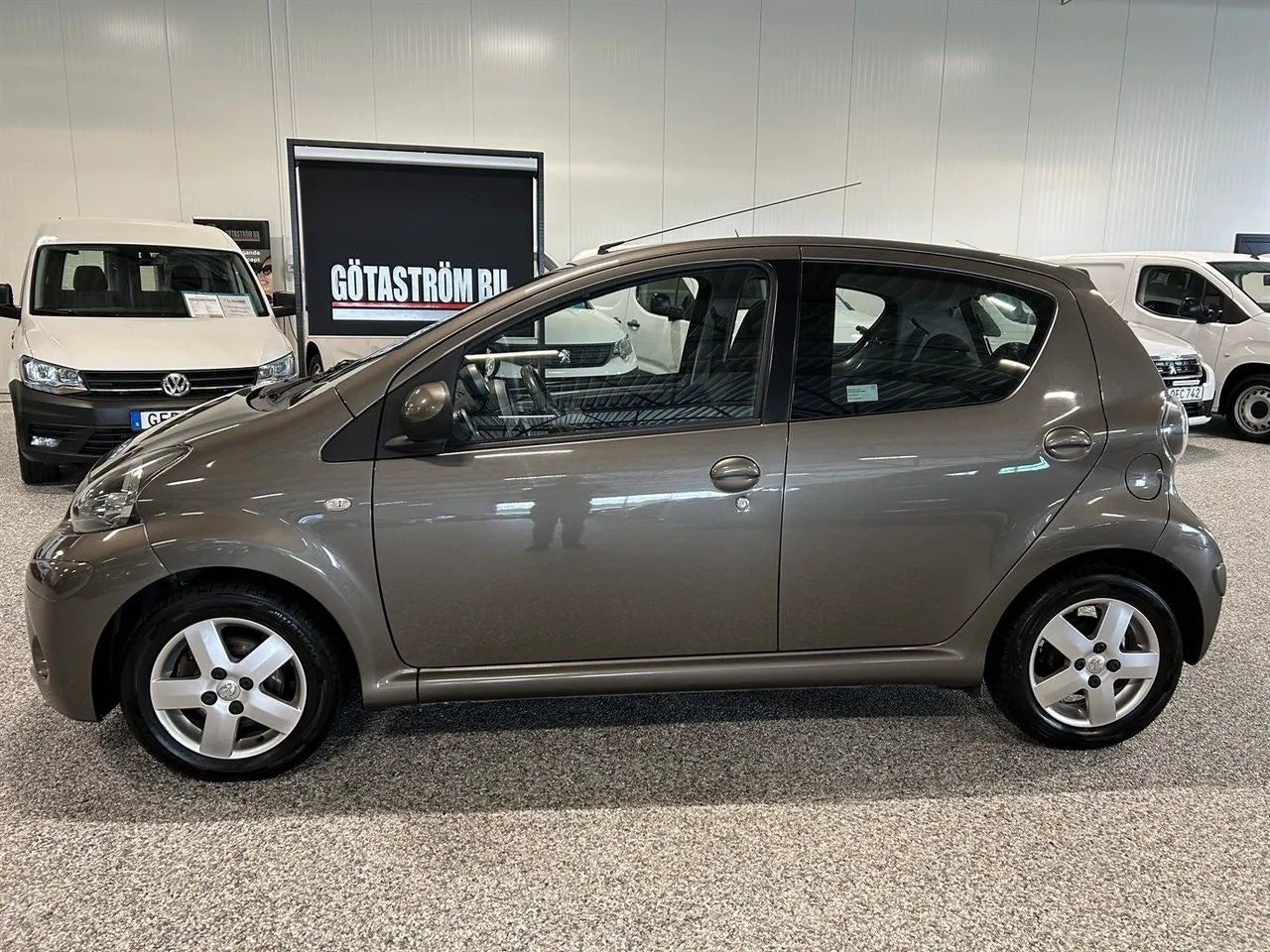 Vehicle image 8