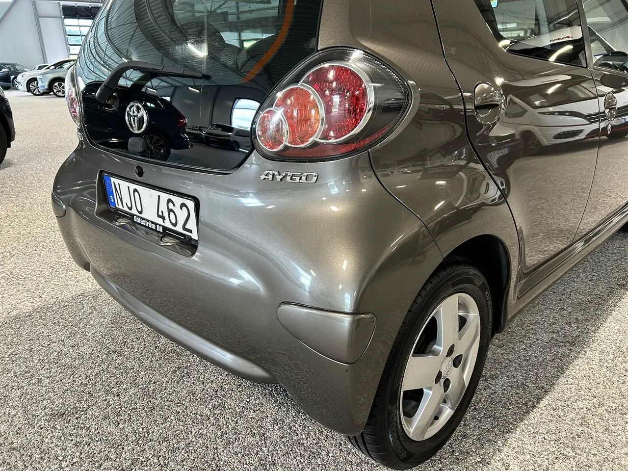 Vehicle image 7