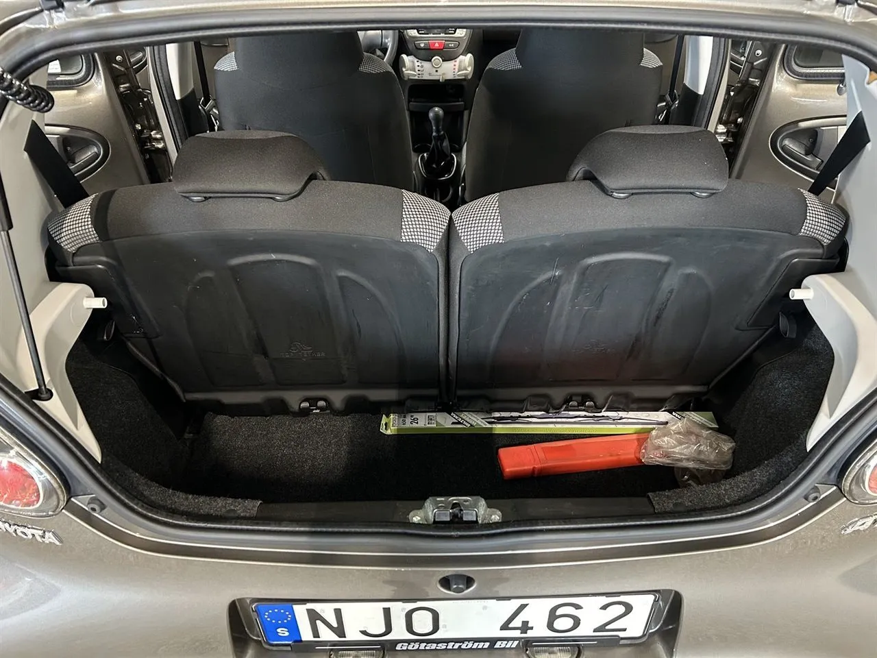 Vehicle image 15