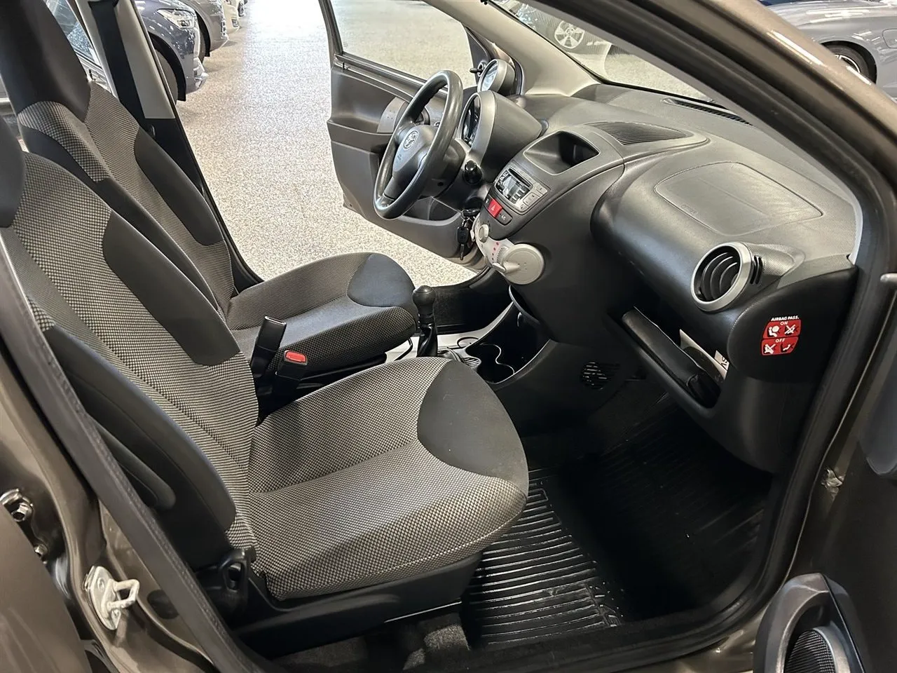 Vehicle image 17