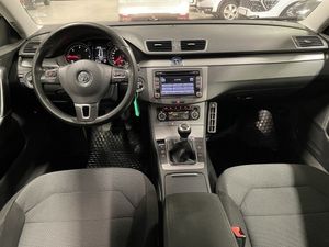 Volkswagen Passat bild 8